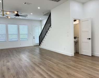 1404 E 31st Street - Photo Thumbnail 9