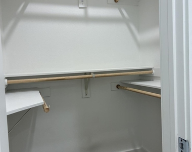 1404 E 31st Street - Photo Thumbnail 12