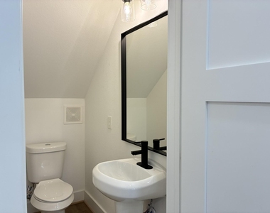 1404 E 31st Street - Photo Thumbnail 4