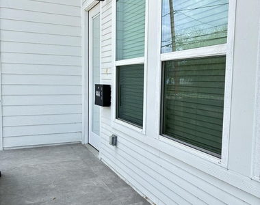 1404 E 31st Street - Photo Thumbnail 4