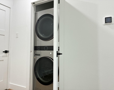 1404 E 31st Street - Photo Thumbnail 13