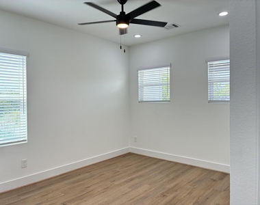 1404 E 31st Street - Photo Thumbnail 17
