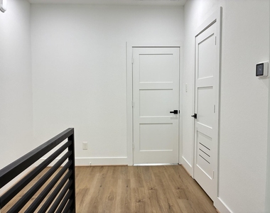 1404 E 31st Street - Photo Thumbnail 7