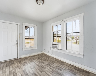 2420 Stevens Street - Photo Thumbnail 3