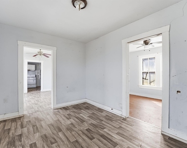 2420 Stevens Street - Photo Thumbnail 2