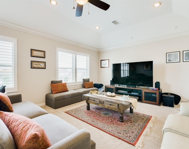 1826 Jade Hollow Lane - Photo Thumbnail 24