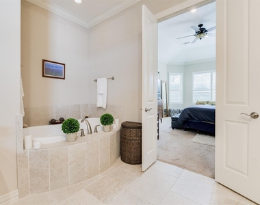 1826 Jade Hollow Lane - Photo Thumbnail 17