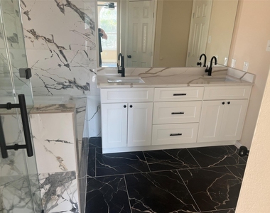8023 Carmel Circle - Photo Thumbnail 17