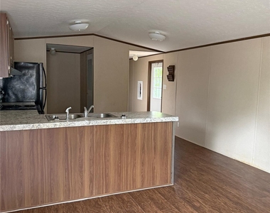 390 Hidden Oaks Drive - Photo Thumbnail 2