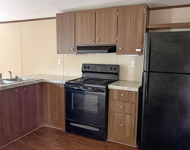 390 Hidden Oaks Drive - Photo Thumbnail 3