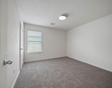 3610 Avalon Castle Drive - Photo Thumbnail 9