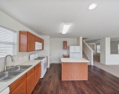 3610 Avalon Castle Drive - Photo Thumbnail 6