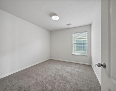 3610 Avalon Castle Drive - Photo Thumbnail 8