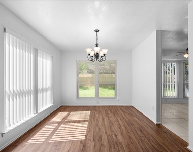 16311 Salinas Lane - Photo Thumbnail 6