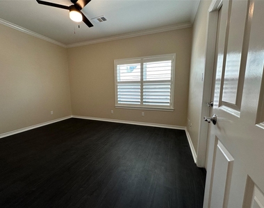 6835 Staffordshire Street - Photo Thumbnail 18