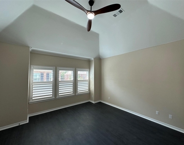 6835 Staffordshire Street - Photo Thumbnail 10