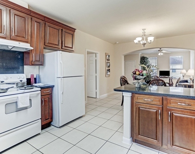 2088 Laverne Street - Photo Thumbnail 7