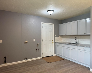 8010 Roswell Street - Photo Thumbnail 4