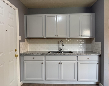 8010 Roswell Street - Photo Thumbnail 5