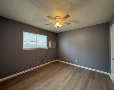 8010 Roswell Street - Photo Thumbnail 7