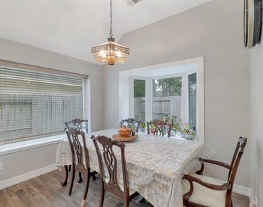 16115 Charter Rock Drive - Photo Thumbnail 4
