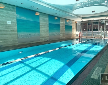 East 44th Street - Photo Thumbnail 4