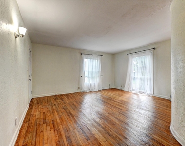 2509 Shakespeare Street - Photo Thumbnail 5