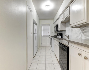 2509 Shakespeare Street - Photo Thumbnail 9
