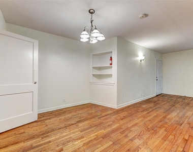 2509 Shakespeare Street - Photo Thumbnail 6