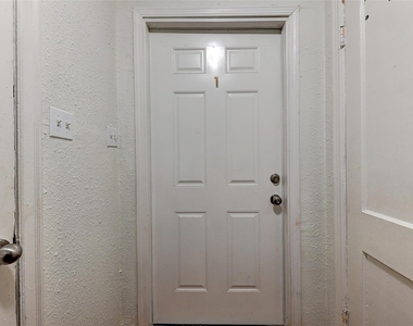 2509 Shakespeare Street - Photo Thumbnail 3
