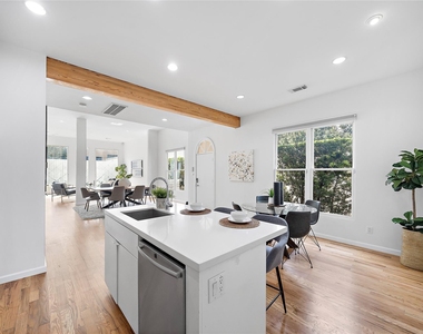 2437 North Boulevard - Photo Thumbnail 5