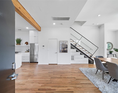 2437 North Boulevard - Photo Thumbnail 2