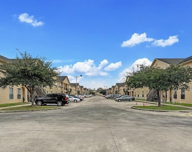 2078 Laverne Street - Photo Thumbnail 2