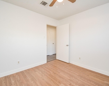 4906 E Orem Drive - Photo Thumbnail 7
