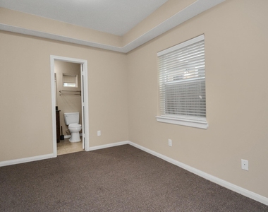1137 W 24th Street - Photo Thumbnail 3