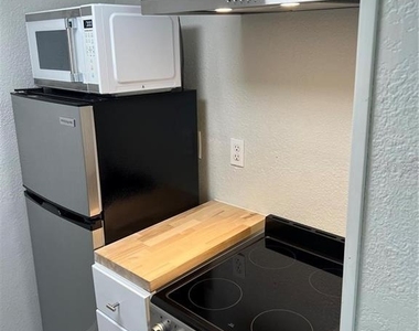 4141 Dolphin Drive - Photo Thumbnail 12
