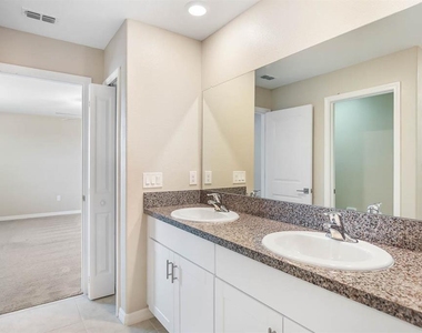 7322 King Creek Drive - Photo Thumbnail 18