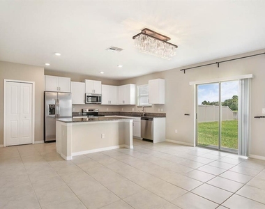 7322 King Creek Drive - Photo Thumbnail 6
