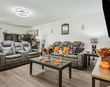 7501 Dolonita Drive - Photo Thumbnail 5