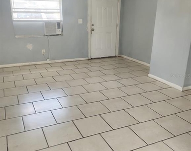 5204 N 45th Street - Photo Thumbnail 2