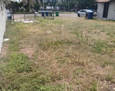5204 N 45th Street - Photo Thumbnail 6