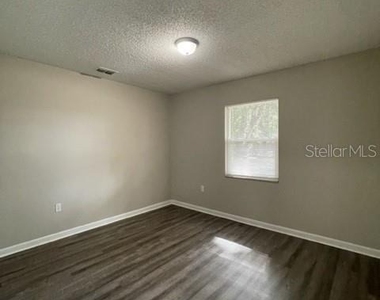 2415 Idlewild Street - Photo Thumbnail 7