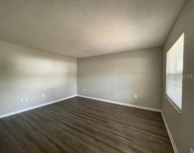 2415 Idlewild Street - Photo Thumbnail 3