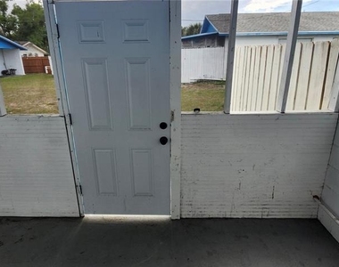 10706 N 15th Streets - Photo Thumbnail 6