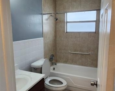 10706 N 15th Streets - Photo Thumbnail 5
