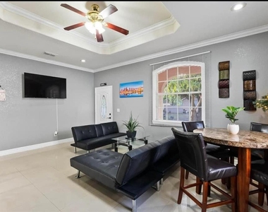 2324 W Palmetto Street - Photo Thumbnail 14