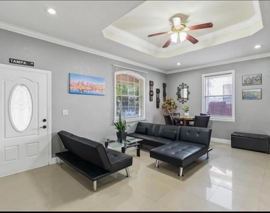 2324 W Palmetto Street - Photo Thumbnail 7