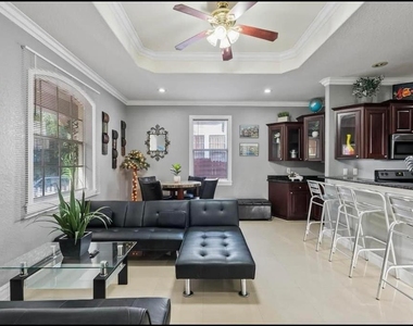 2324 W Palmetto Street - Photo Thumbnail 3