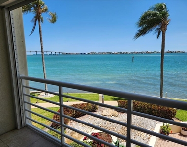6105 Bahia Del Mar Circle - Photo Thumbnail 11