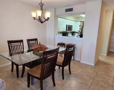 6105 Bahia Del Mar Circle - Photo Thumbnail 6